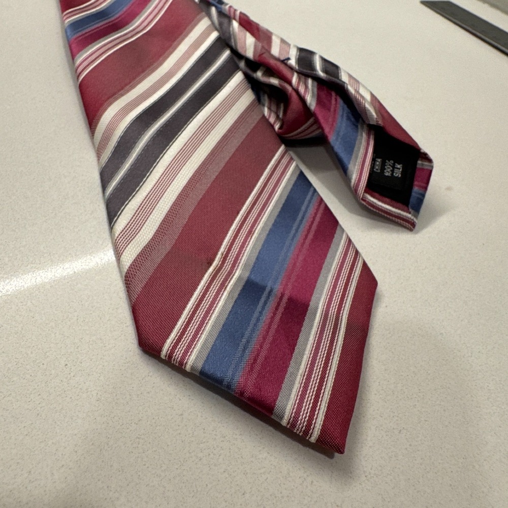 Kenneth Cole Reaction Tie Striped 100% Silk Necktie Preppy‎ Casual Adult Classy